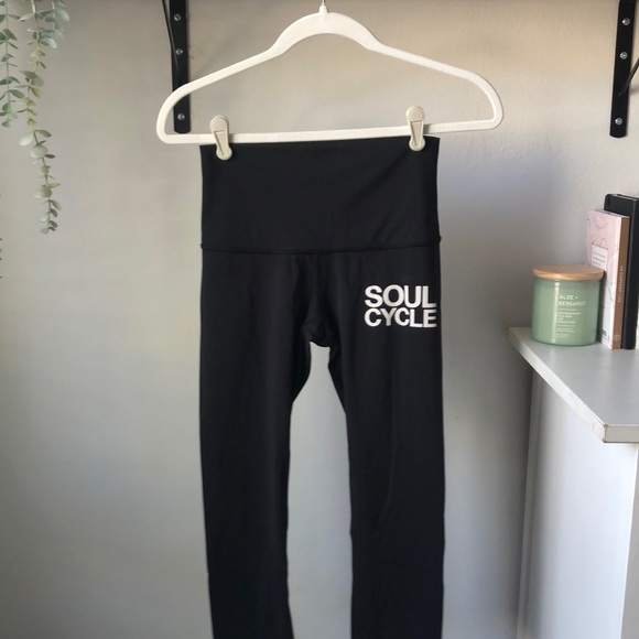 lululemon athletica Pants - LULULEMON CAPRI LEGGINGS